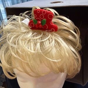 Christmas Hat Barette. Fun attention getter! Hat is made of felt. Any age!